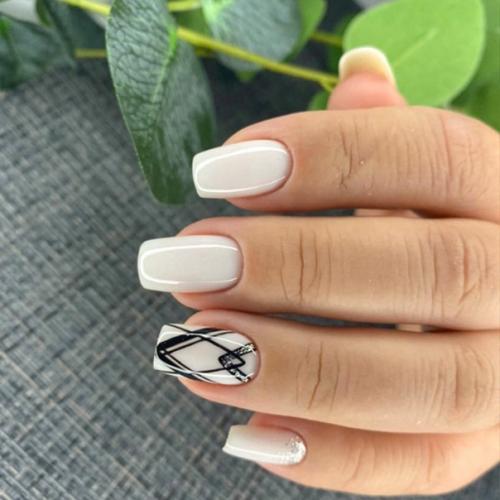Ну как же круто смотрится белый цвет на ногтях! 03