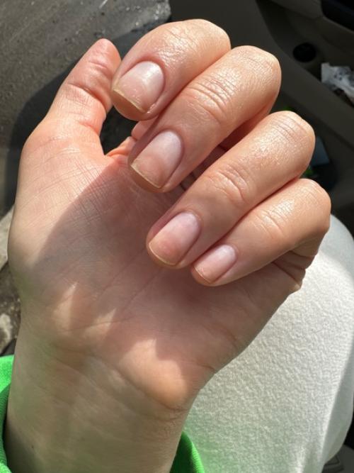 Уже 2 месяца я делаю маникюр без покрытия и. 01