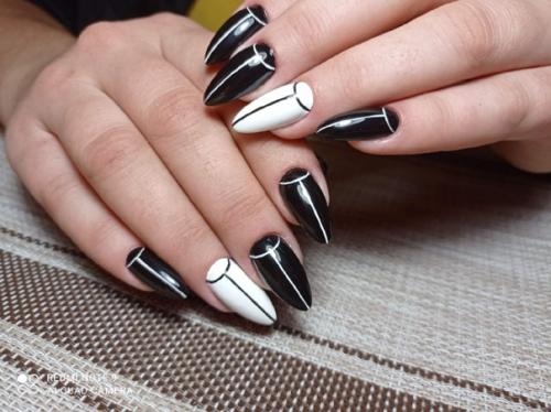 В том случае, если вам нравится черный цвет маникюра вне зависимости от события, сезона или настроения, то это значит, что вы очень артистичны. 02