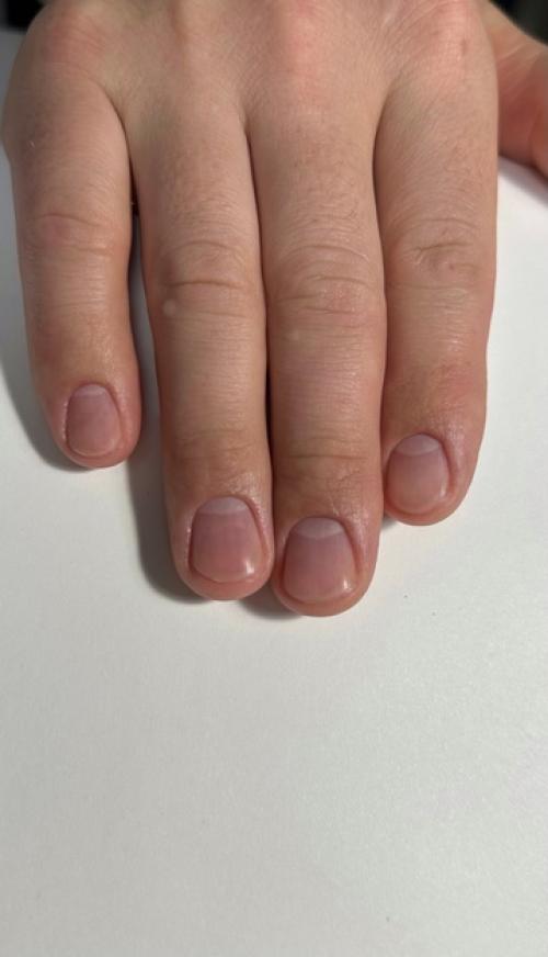 Мужской маникюр - это уход за ногтями и кожей рук, направленный на опрятный и здоровый вид без излишней декоративности. 01