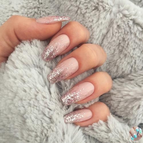 Курение вредит здоровью, но у них это выглядит соблазнительно. 01