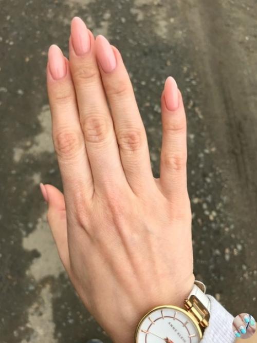 Курение вредит здоровью, но у них это выглядит соблазнительно. 03