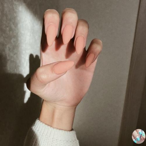 Курение вредит здоровью, но у них это выглядит соблазнительно. 04