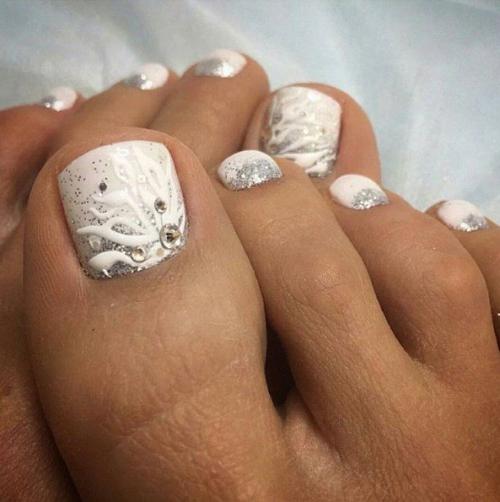 Идеи летнего педикюра в белом цвете. 06