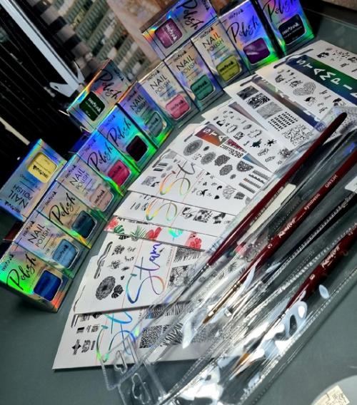 Захотелось показать рабочую палитру представлены не все лаки. 06