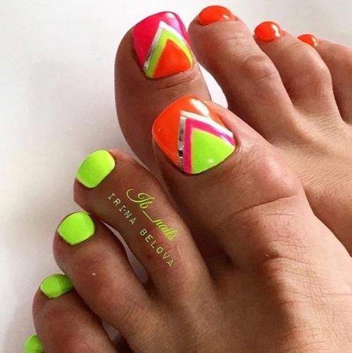 Педикюр с геометрией. 03