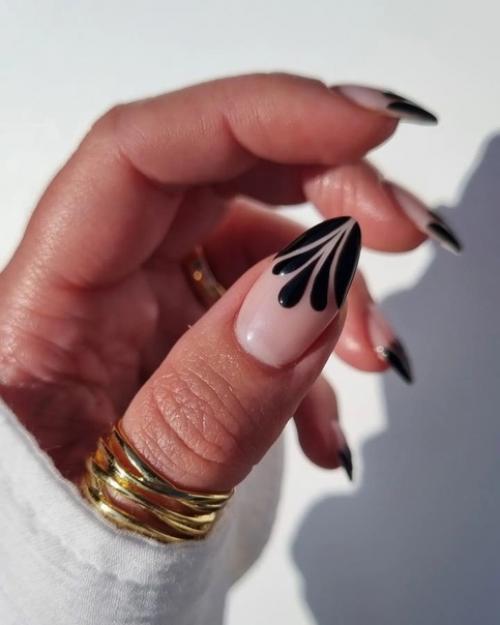 Лето - это время, когда мы хотим добавить ярких и веселых акцентов в нашу жизнь, включая наш маникюр! 01