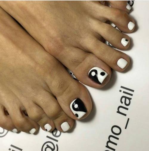 Идеи летнего педикюра в белом цвете. 04