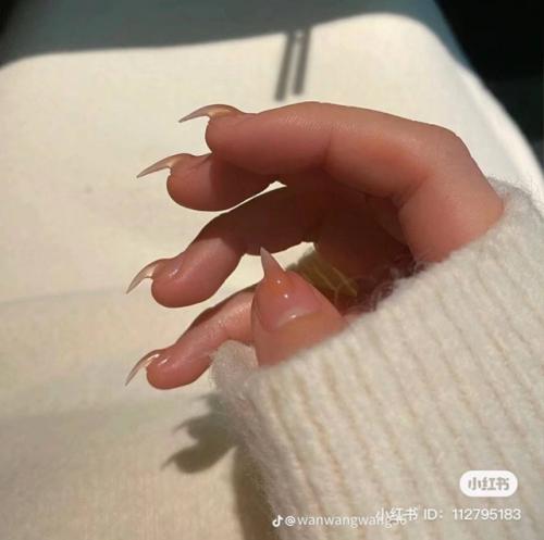 В Китае вирусится маникюр в виде острых кошачьих коготков. 01