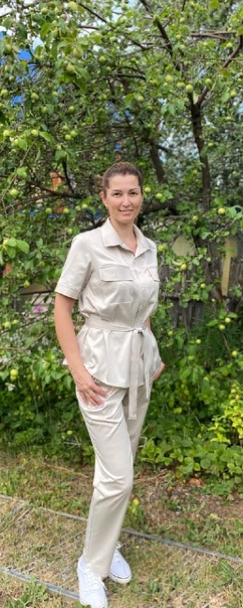 На фото моя подруга Елена, она же замечательный мастер маникюра, она же добрейшей души человек, она же просто талантище! 01