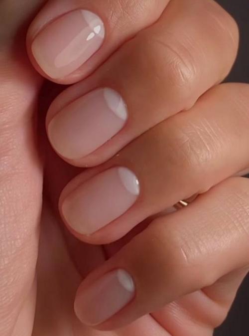 Тренд на голый маникюр или натуральные ногти набирает огромную популярность в настоящее время. 01