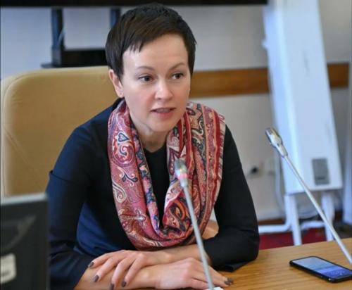 Зная мою любовь к разборам гардеробов политических женщин, вы сказали мне, что самая стильная живёт у нас в калужской области. 04 Зная мою любовь к разборам гардеробов политических женщин, вы сказали мне, что самая стильная живёт у нас в калужской области. 04