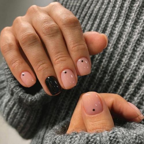 Подборка маникюра на короткие ногти, в однотонном цвете. 06