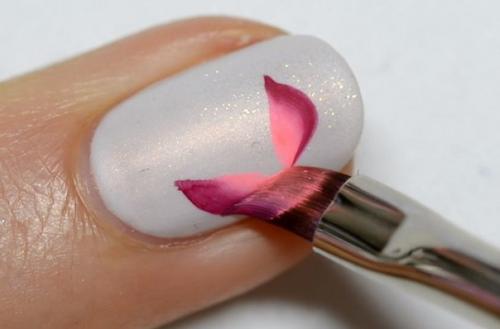 Дизайн ногтей с нежными цветами. 01 Дизайн ногтей с нежными цветами. 01