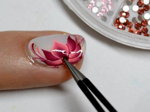 Дизайн ногтей с нежными цветами. 05 Дизайн ногтей с нежными цветами. 05
