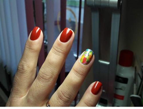 Выслушаю критику.  Занимаюсь пол года, окончила курсы по обычному маникюру, гель - лак освоила сама, выравнивание нп еще в процессе. 08