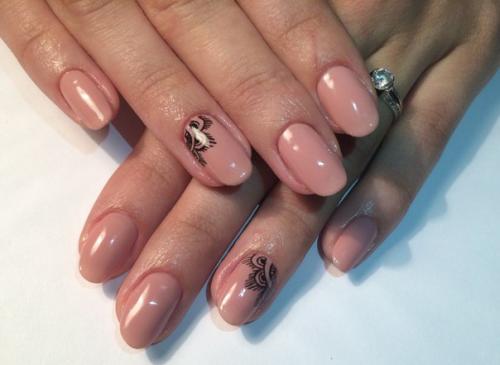 Занимаюсь покрытием ноготков чуть меньше полугода. 04