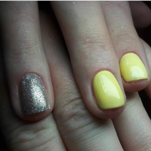 Выслушаю критику.  Занимаюсь пол года, окончила курсы по обычному маникюру, гель - лак освоила сама, выравнивание нп еще в процессе. 02