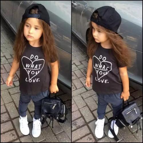 Четырехлетняя дочь реппера джигана делает маникюр и одевается как взрослая. 03