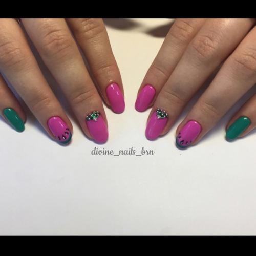 Девочки?  В том случае, если можно и критики и советов? 02