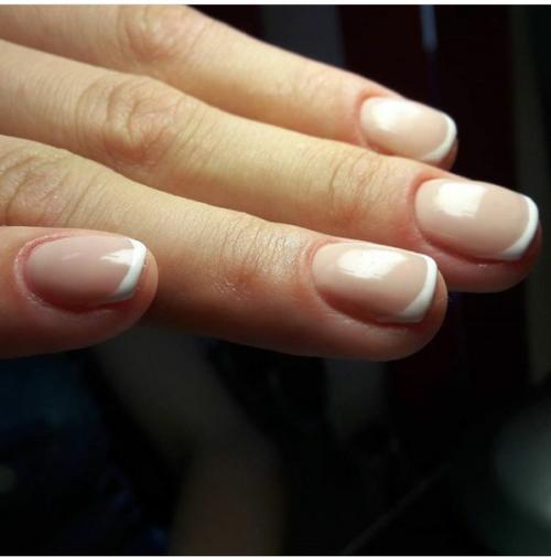 Выслушаю критику.  Занимаюсь пол года, окончила курсы по обычному маникюру, гель - лак освоила сама, выравнивание нп еще в процессе. 05