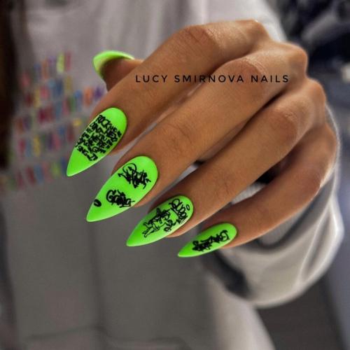 А вам нравиться салатовый маникюр? 08