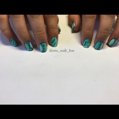 Девочки?  В том случае, если можно и критики и советов? 03