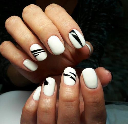 Выслушаю критику.  Занимаюсь пол года, окончила курсы по обычному маникюру, гель - лак освоила сама, выравнивание нп еще в процессе. 01