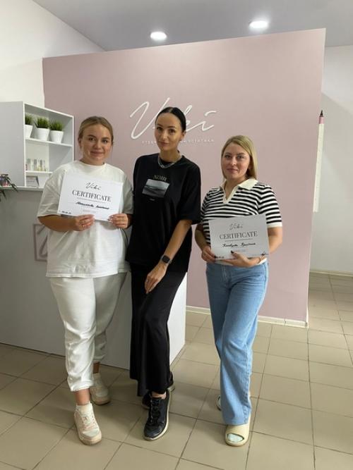 Знакомство.  Анастасия художник преподаватель и начинающий сертифицированный мастер по маникюра. 02