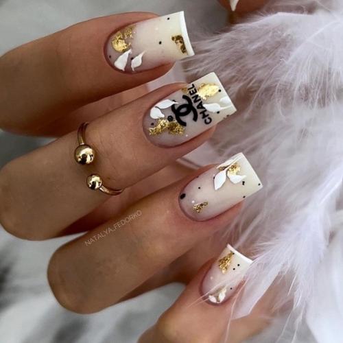 Вот два популярных варианта маникюра, которые идеально подходят для летнего сезона: 05