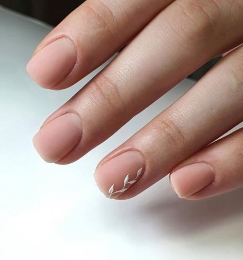 Анон. Ищу мастера, который сделает маникюр на очень короткие ногти, с коротким ногтевым ложе, форма ногтей трапецевидная. 01