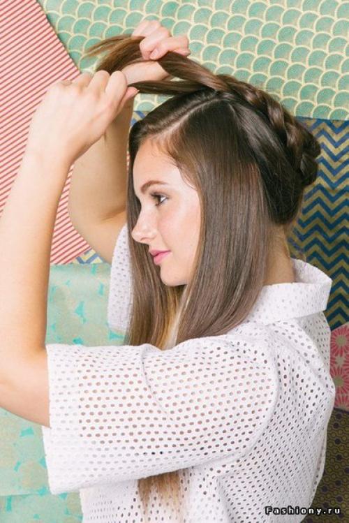 Единственное, что вам нужно для этой прически - это заплести косички и вооружиться шпильками. 03 Единственное, что вам нужно для этой прически - это заплести косички и вооружиться шпильками. 03