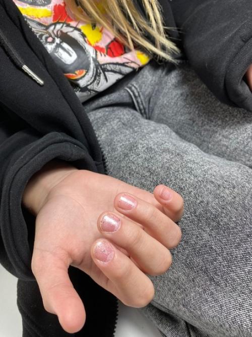 Знакомство.  Анастасия художник преподаватель и начинающий сертифицированный мастер по маникюра. 01