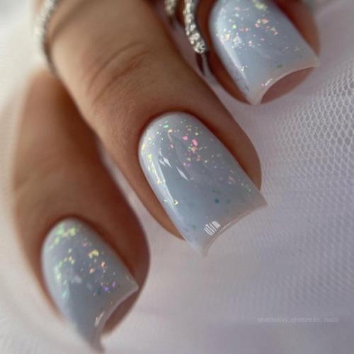 Вот два популярных варианта маникюра, которые идеально подходят для летнего сезона: 02