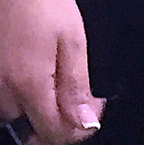 Тем временем, в Ростове призывают уволить мужчину учителя за наращенные ногти. 01