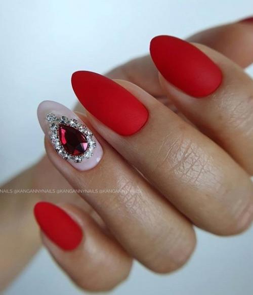 Шикарные идеи маникюра в красном цвете. 01