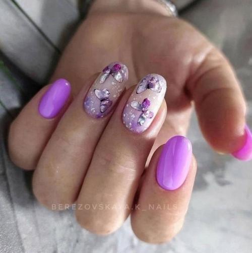 Использование негативного пространства на ногтях - это инновационный подход, который позволяет создать уникальные композиции. 03