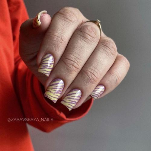 Вот два популярных варианта маникюра, которые идеально подходят для летнего сезона: 06