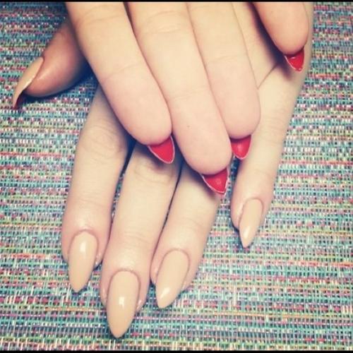 Ногти в стиле лабутен - оригинальный маникюр, который точно привлечет внимание окружающих! 01