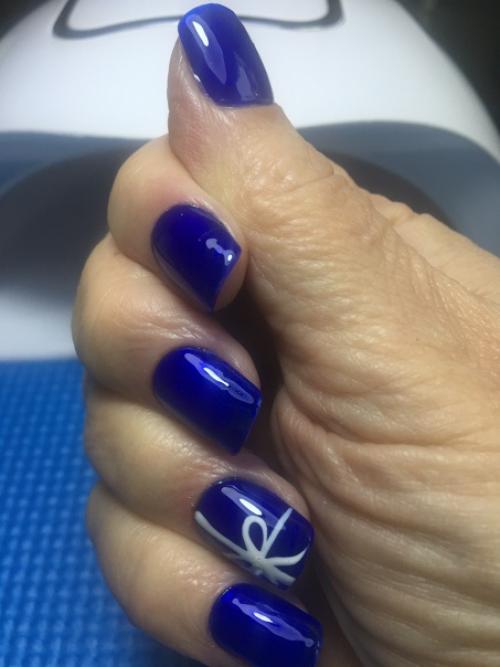 Оказалось делать себе маникюр не так то просто, особенно левой рукой! 02