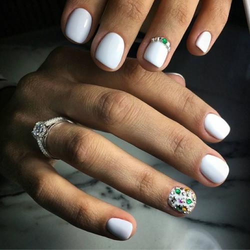 Белые короткие ногти: 10 шедевров ногтевого искусства. 05