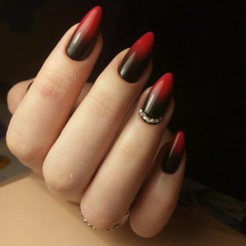 Девочки занимаюсь ногтями 5 месяцев почти, хочу вашей оценки над чем надо больше работать? 01