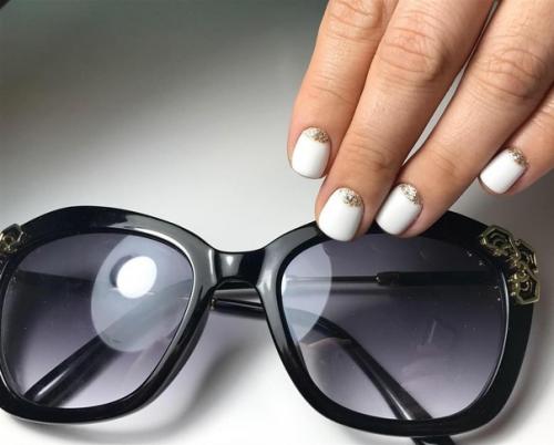 Белые короткие ногти: 10 шедевров ногтевого искусства. 04