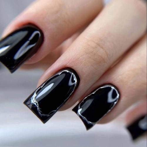 Черный маникюр - это не только стильный выбор, но и предмет интересных фактов: 03
