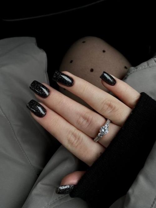 Однотонный маникюр на короткие ногти. 07