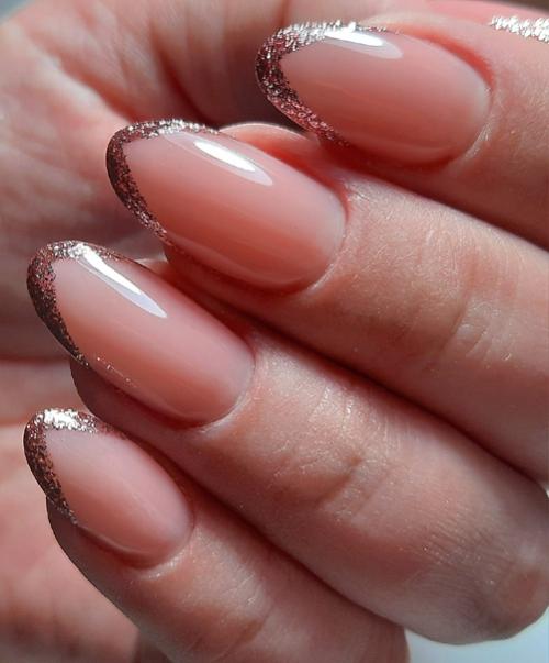 На фото до было сделано наращивание ногтей (1 месяц назад) и работа после. 01