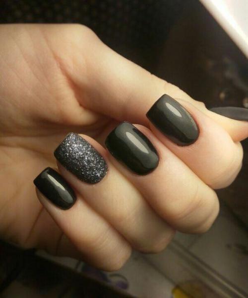 Девочки занимаюсь ногтями 5 месяцев почти, хочу вашей оценки над чем надо больше работать? 04