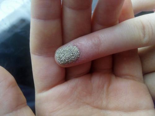 Мастера, помогите.  Девушке маникюр сделала. 01