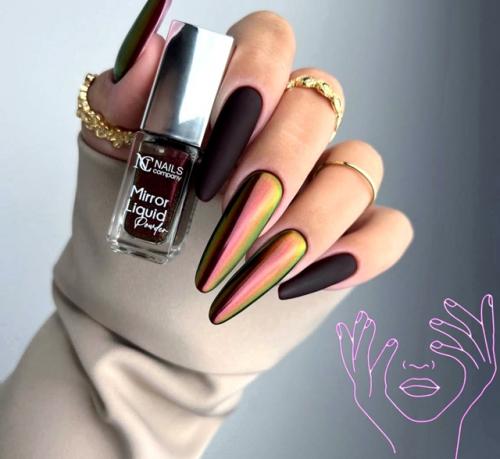 Когда маникюр выглядит, как будто на ногтях отражается космос. 01