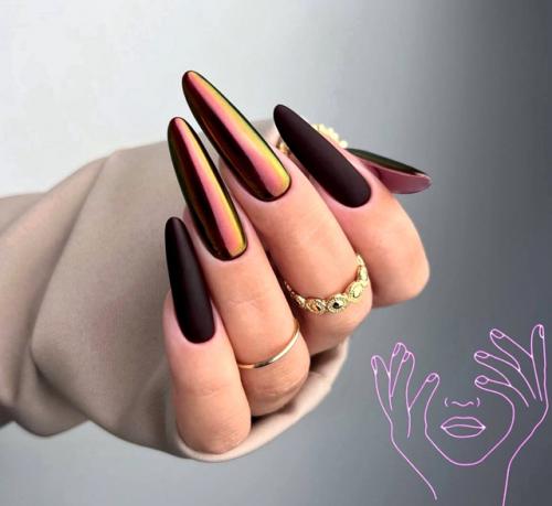 Когда маникюр выглядит, как будто на ногтях отражается космос. 
